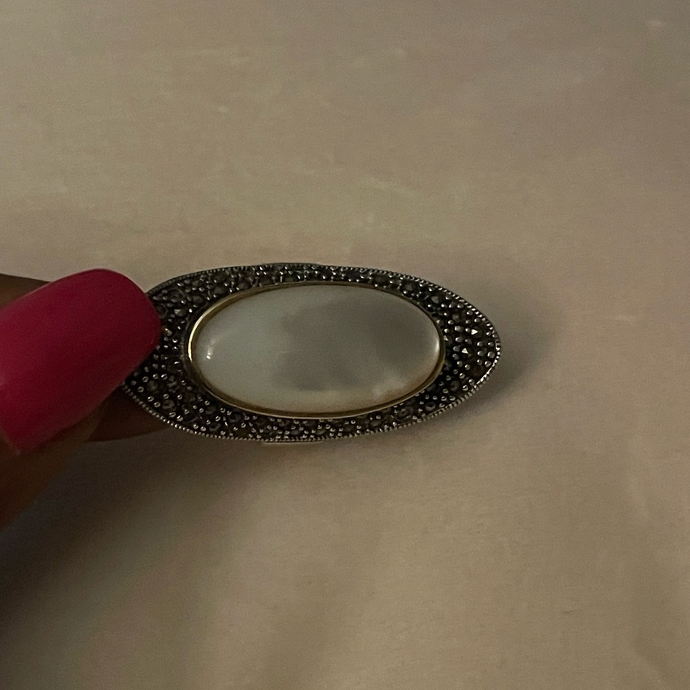 🌟 14k, 925 & Mother of Pearl elongated ring 💯 - Picture 4 of 8